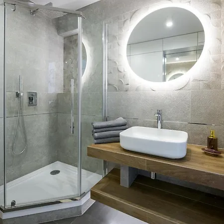 Something Luxury Near The Station