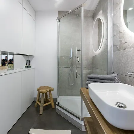 Apartment Something Luxury Near The Station *